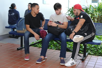 ESTUDIANTES DE LA UPR EN BAYAMON